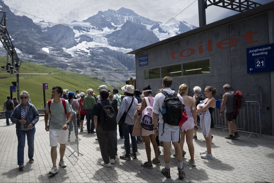 Im Hitzesommer 2026 suchten viele Schweizer Abkühlung in den Bergen, wie hier beim Jungfraujoch.