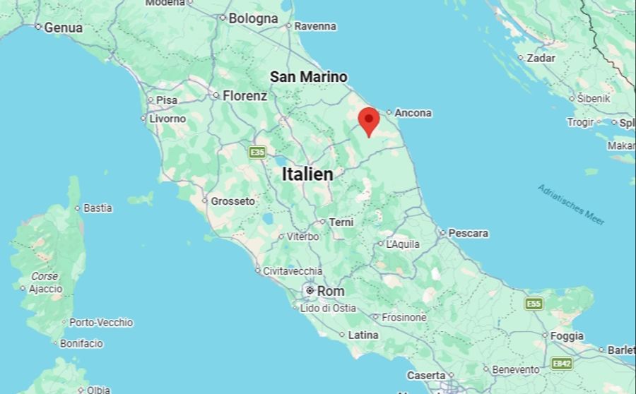 Die Gemeinde befindet sich knapp eine Stunde von Ancona entfernt.