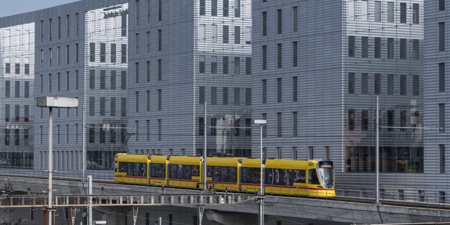Die U-Abo Initiative verlangt, dass Kinder und Jugendliche bis zum vollendeten 25. Lebensjahr nur 365 Franken jährlich für das U-Abo des Tarifverbunds Nordwestschweiz (TNW) bezahlen m...