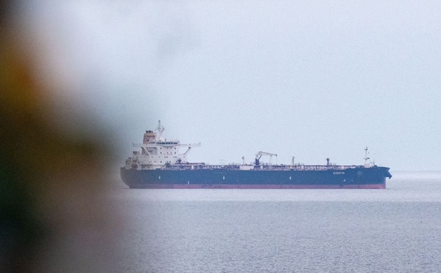 Beim Schiff handelt es sich um einen Öltanker der russischen Schattenflotte.