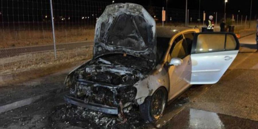 Am Samstagabend brannte ein Auto auf einem Parkplatz der Raststätte in Pratteln BL. Verletzt wurde niemand.