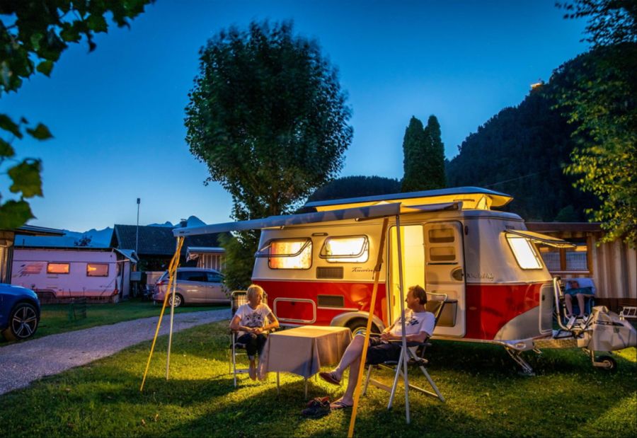 Mit einem separaten Adults-only-Bereich setzt der Camping Lazy Rancho in Unterseen bei Interlaken neu gezielt auf Gäste ab 16 Jahren.