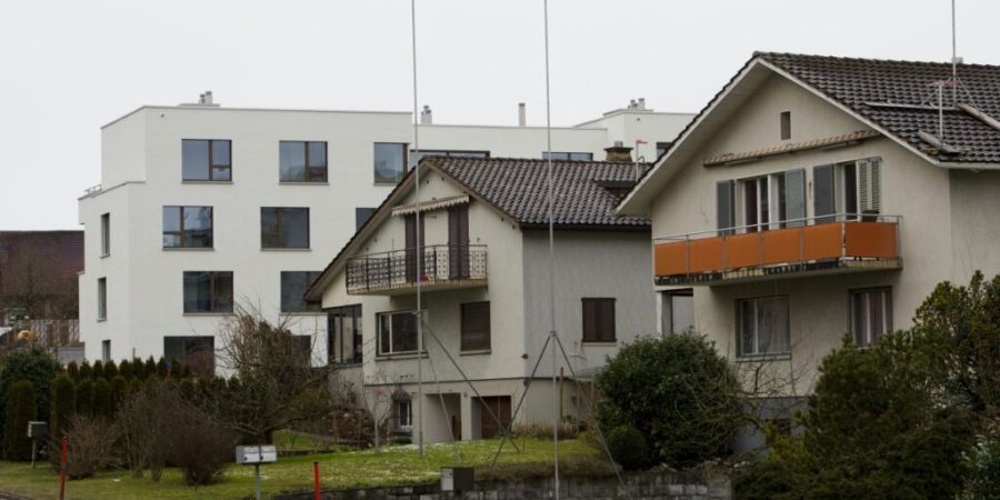 Wegen Beschwerden vor dem Verwaltungsgericht kann die neue Bauordnung in Cham ZG zurzeit nicht in Kraft treten. (Archivbild)