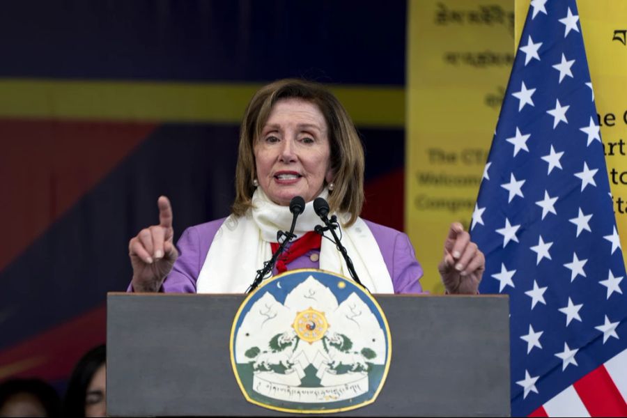 Auch namhafte Demokraten wie Nancy Pelosi sollen auf Joe Biden einreden.