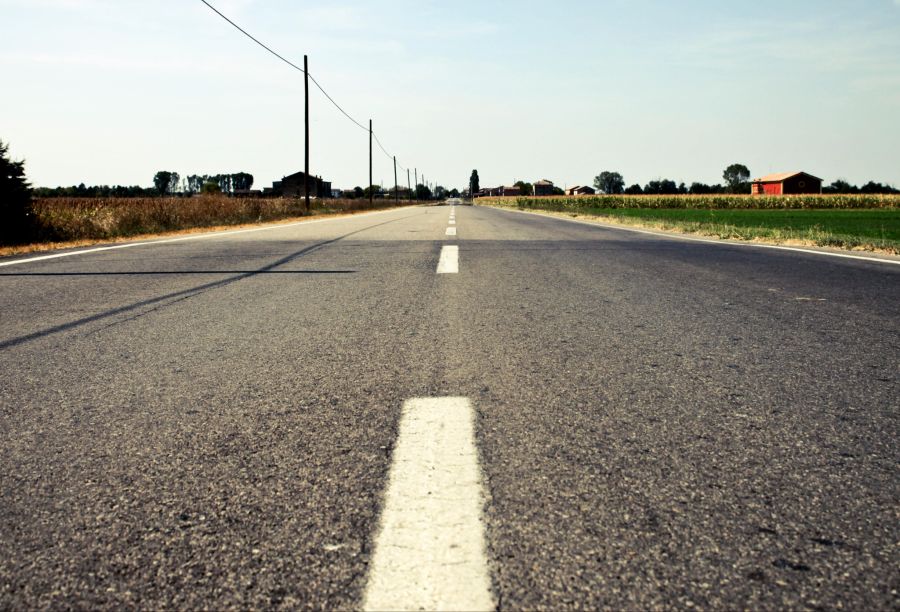 Der Comerin zufolge begehen Schweizer Autofahrende in Italien oft schwere Verkehrsübertretungen. Diese würden aber nicht mit gleicher Härte bestraft, behauptet sie.