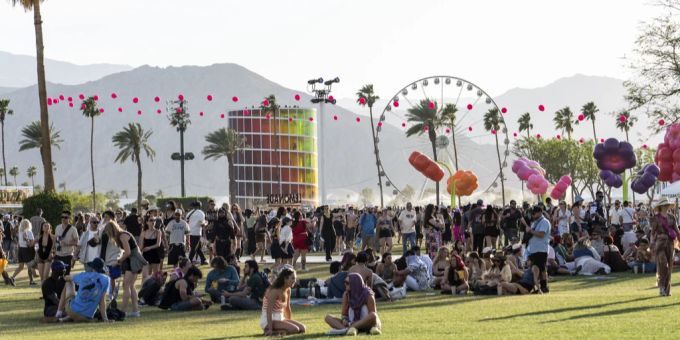 Coachella 2025: Das bekannte Festival wurde auch in diesem Jahr wieder ausgiebig modisch inszeniert. Coachella 2025