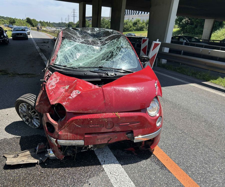 Die Fahrerin wurde beim Unfall verletzt.