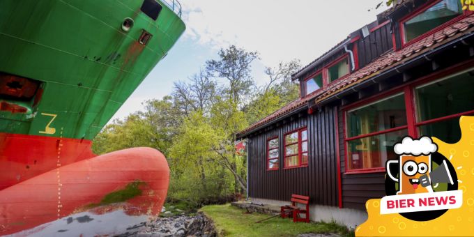 Dieser Hausbesitzer hat einen besonders gesunden Schlaf: Das Containerschiff in seinem Garten bemerkte er gar nicht. Containerschiff Garten Norwegen Mann