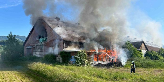 In Luterbach musste die Feuerwehr einen Brand in einer Lagerhalle löschen. Lagerhallenbrand