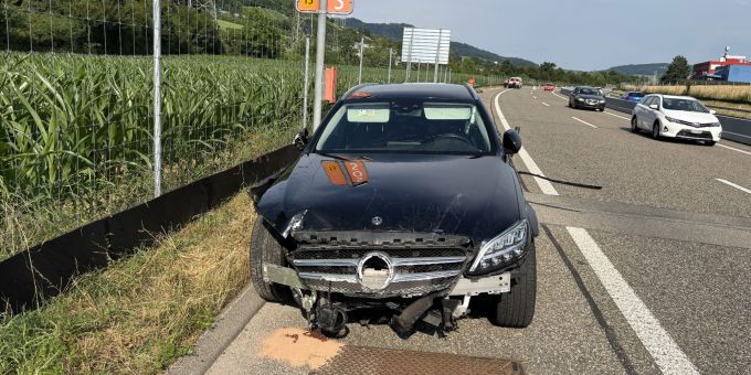 Auf der A22 ist ein Autofahrer verunfallt. Selbstunfall