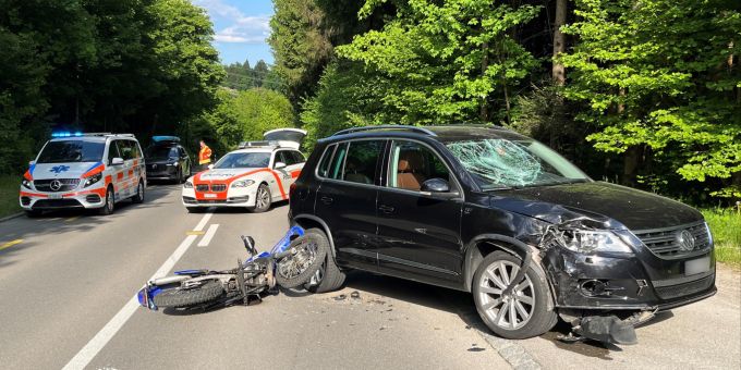 Der Motorradfahrer wurde leicht bis mittelschwer verletzt. Kollision