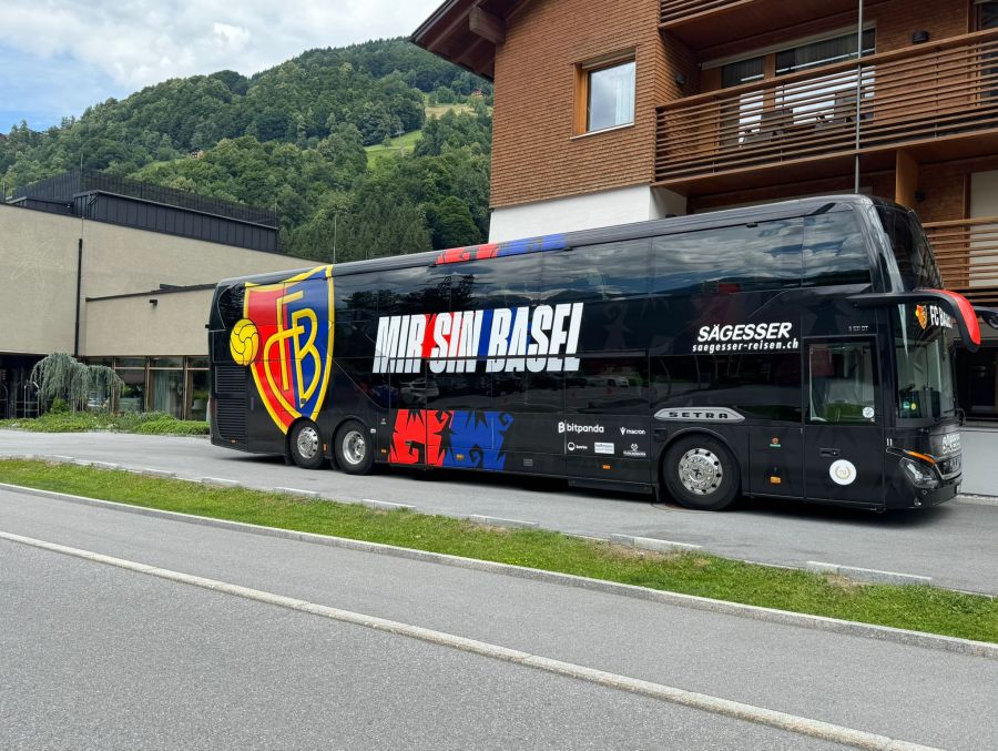 Der Teambus des FC Basel.