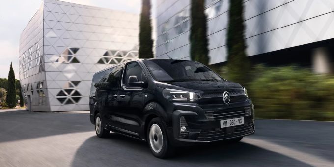 Ein Stellantis-Bruder mit gleicher Platform, Leistung und ähnlicher Innenausstattung. Citroen Spacetourer