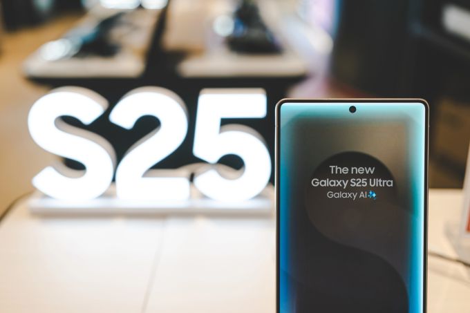 Samsung zeigt das erste Smartphone mit dem neuen Superglas Gorilla Glass Ceramic 2. (Symbolbild) Gorilla Glass Ceramic 2