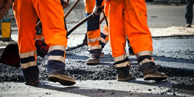 Asphalt Schaufel Arbeiter Strasse