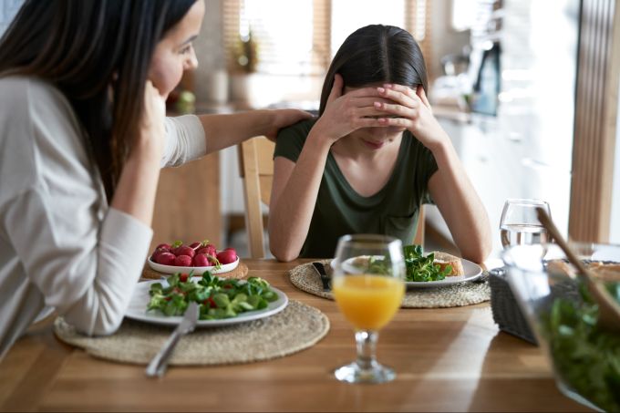 Häufiger als Männer sind Frauen von Essstörungen betroffen. Essstörungen