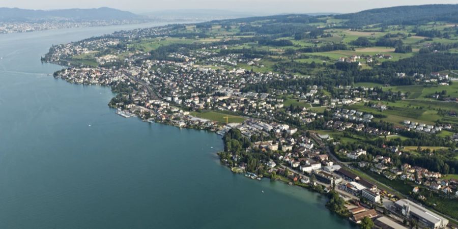 Häuser um das Zürcher Seebecken