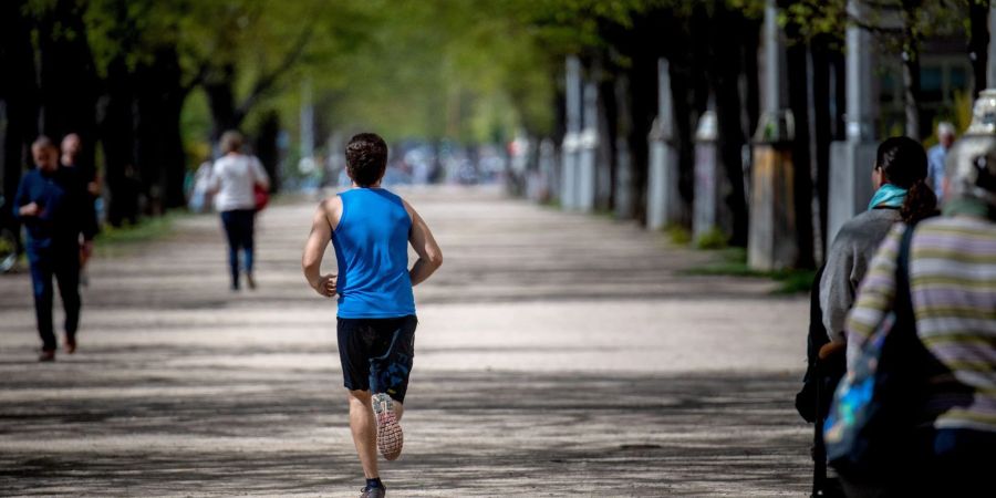 Wenn die Tage länger und wärmer werden, motiviert das viele Menschen, wieder mehr Sport zu machen.