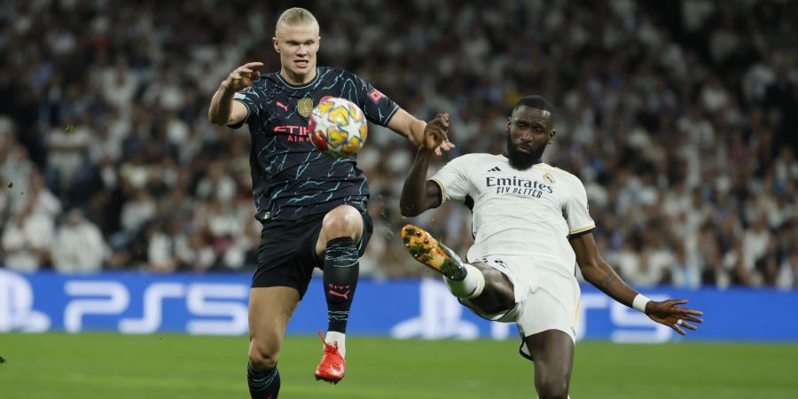 City-Star Erling Haaland (l.) bleibt für einmal ohne Tor, steht aber dennoch im Rampenlicht.