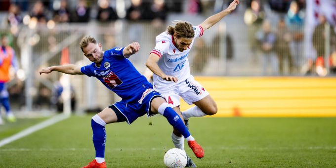 Andrejs Ciganiks (FC Luzern) gegen Numa Lavanchy (FC Sion). FC Sion FC Luzern