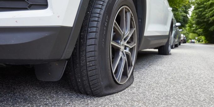Bei dutzenden SUVs wurde nach Tod eines Radlers die Luft herausgelassen. (Archivbild) SUVs