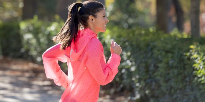 Teenager-Mädchen beim Joggen