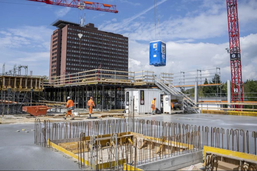 Der neue Landeplatz soll laut dem Spital den Transport von Frühgeborenen und Kindern erleichtern, die dringend auf medizinische Hilfe angewiesen sind.