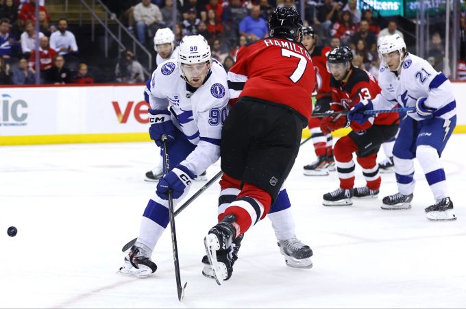 Janis Moser während dem Spiel gegen die New Jersey Devils. Janis Moser