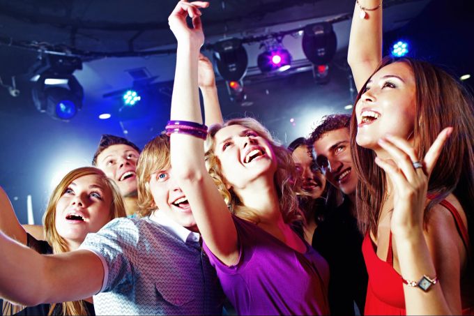 Nach wie vor werden Klubs und Partys besucht, immer mehr Menschen zieht es aber auch zu Grossveranstaltungen wie Konzerten. Clubs