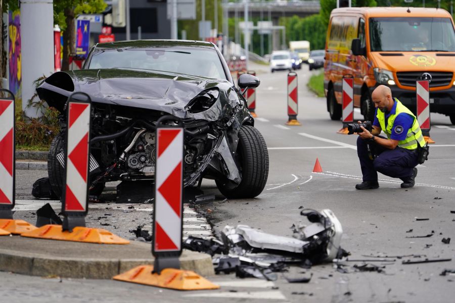 Der Unfall ereignete sich beim Bahnhof Tiefenbrunnen.