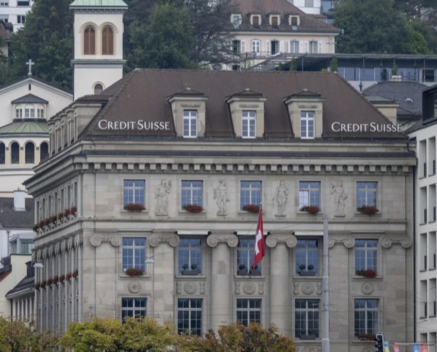 Im Rahmen der Übernahme wurden die sogenannten AT1-Anleihen abgeschrieben.