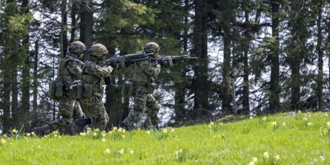 Soldaten der Schweizer Armee bei einer Übung
