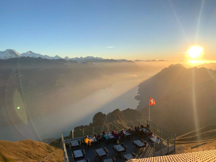 Abendstimmung auf dem Brienzer Rothorn – über dem Nebel.