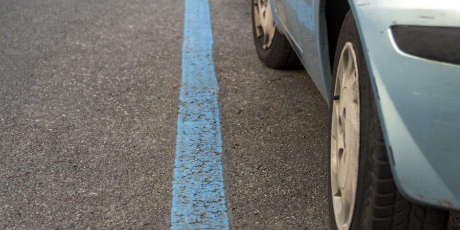 Die Aufhebung der Parkplätze soll die Verkehrssicherheit für Velos erhöhen und gleichzeitig Forderungen aus Bevölkerung und Parlament befriedigen. (Symbolbild)