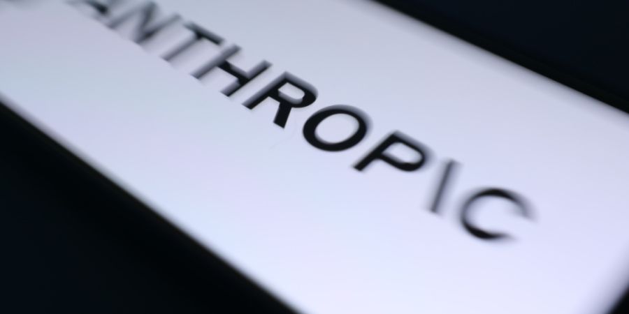 Seit Wochen sorgen vor allem Eskapaden von KI des ChatGPT-Entwicklers OpenAI für Schlagzeilen. Doch auch Software des Rivalen Anthropic reichte echte Formulare auf Behörden-Websites e...