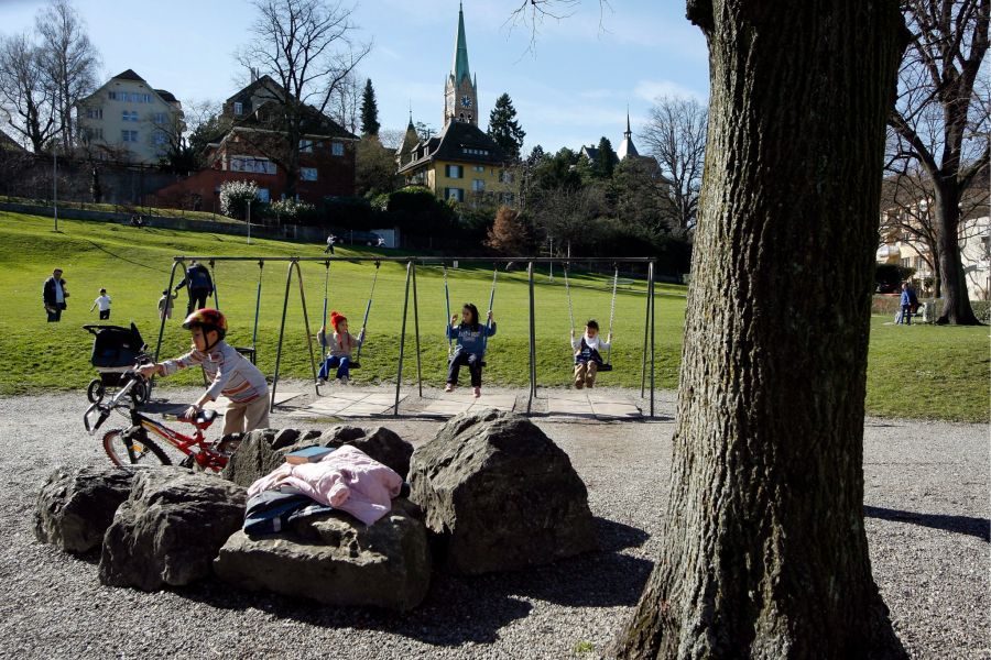 Kinder sollten ihre Freizeit mit Sport, Freunden und kreativen Aktivitäten verbringen.