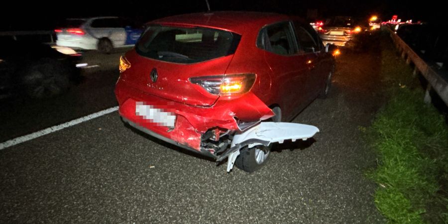 Die Unfallstelle auf der A1 in Fahrtrichtung Bern im Bereich der Fahrspurverengung.