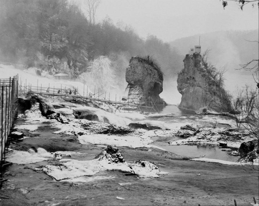 1985 wurden die beiden Rheinfallfelsen saniert, dies war ebenfalls möglich dank niedrigem Wasserstand.