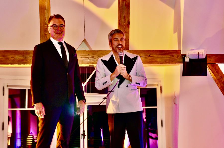 Film- und Showbiz-Power in der Skylounge: Christian Jungen, CEO und Miteigentümer Zurich Film Festival, mit Moderator Max Loong, Unternehmer und ZFF-Miteigentümer.