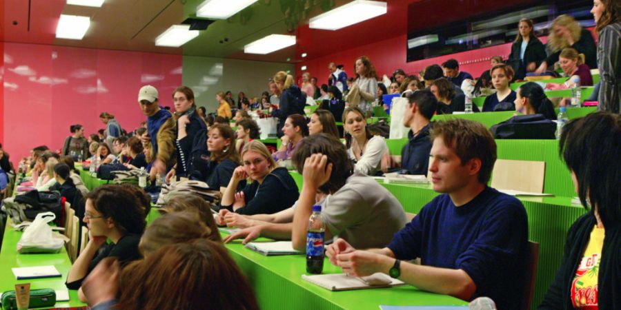 Studierende aus dem Kanton St. Gallen erhalten künftig nur noch zwei Drittel der Unterstützung in Form von Stipendien. Ein Drittel wird als Darlehen ausbezahlt. (Archivbild)
