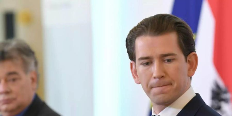 Österreich weitet die Maskenpflicht wieder aus. In Supermärkten, Bank- und Postfilialen müsse vom 24. Juli an wieder ein Mund-Nasen-Schutz getragen werden, erklärte Bundeskanzler Sebastian Kurz. Foto: Roland Schlager/APA/dpa