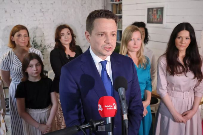 Rafal Trzaskowski, Bürgermeister von Warschau, und Präsidentschaftskandidat von Polens grösstem Oppositionsbündnis, spricht nach einem Treffen mit polnischen Frauen bei einer Pressekonferenz. Rafal Trzaskowski
