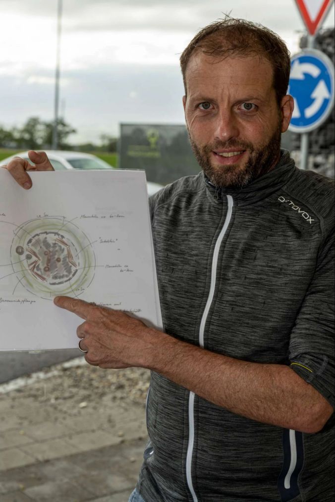 Stefan Knecht gestaltet mit seiner Gartenbaufrma den Stockhornkreisel