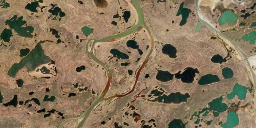 Luftaufnahme der Umweltschäden im Ambarnaja-Fluss