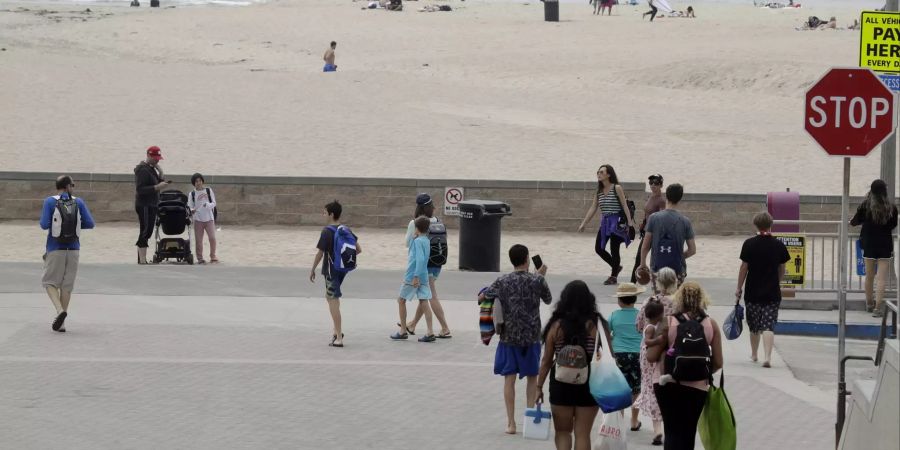 Virus Outbreak California Beaches