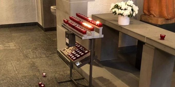 Sachbeschädigungen in Kirche.