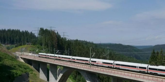 ICE der Deutschen Bahn ICE der Deutschen Bahn