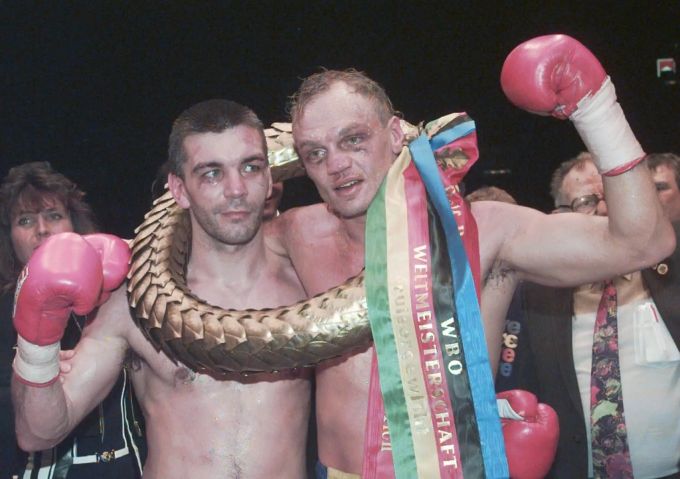 Der Deutsche Ralf Rocchigiani (l.) und Stefan Angehrn (r.) nach ihrem WM-Kampf 1997 im Hallenstadion in Zürich. Stefan Angehrn