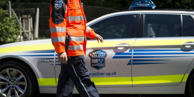 Ehrendingen AG: Lenker baut Unfall – Alkoholmessung über 2 Promille. Ehrendingen Unfall Alkoholmessung