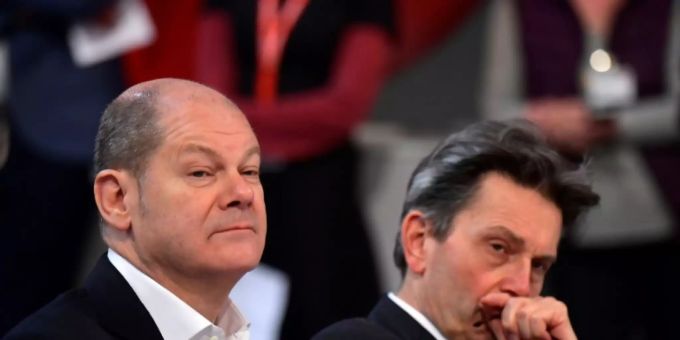 Finanzminister Scholz und SPD-Fraktionschef Mützenich Finanzminister Scholz und SPD-Fraktionschef Mützenich